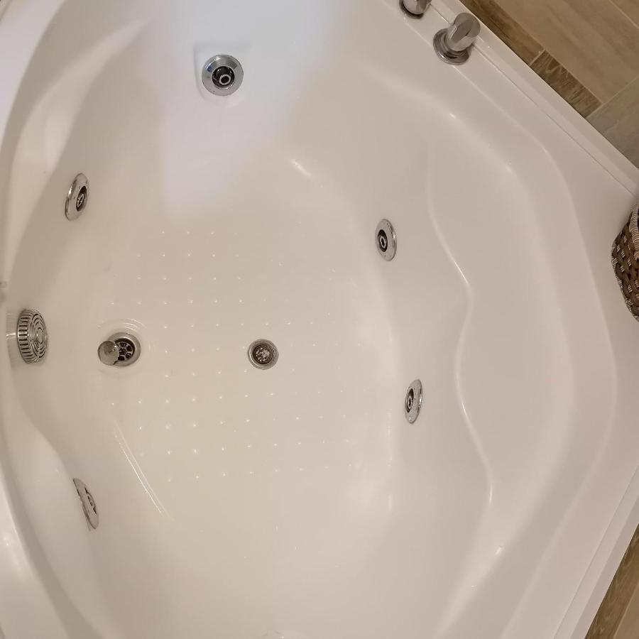Marina Jacuzzi Apartment Free Parking Novi Sad Buitenkant foto
